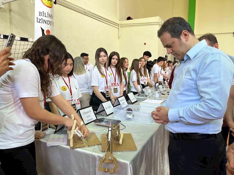 HAYRABOLU’DA LİSELİ GENÇLER BİLİM FUARINDA PROJELERİNİ SERGİLEDİ