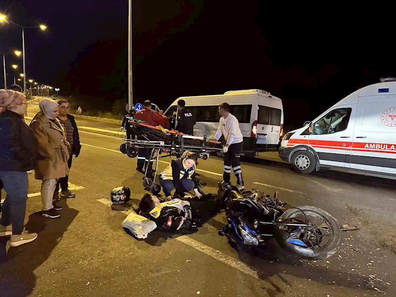 MOTOSİKLET TİCARİ ARACA ÇARPTI: 1 YARALI