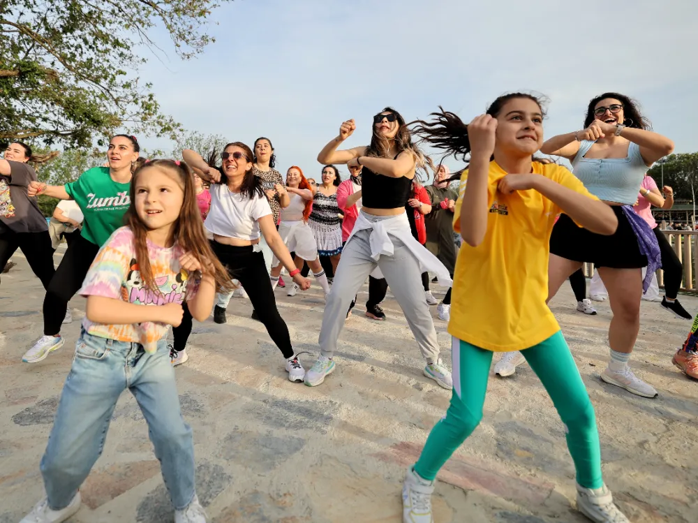 ÇERKEZKÖY’DE ZUMBA ZİN ETKİNLİĞİ YAPILDI