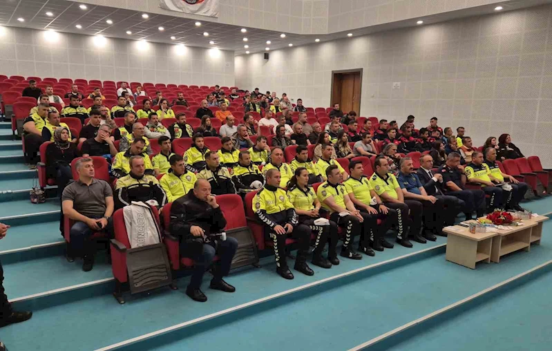 TEKİRDAĞ’DA MOTOSİKLET SÜRÜCÜLERİNE GÜVENLİ SÜRÜŞ EĞİTİMİ