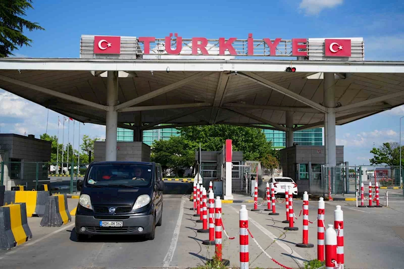 GURBETÇİ SEZONU İÇİN SINIR KAPILARINDA ÖNLEMLER ARTIRILDI