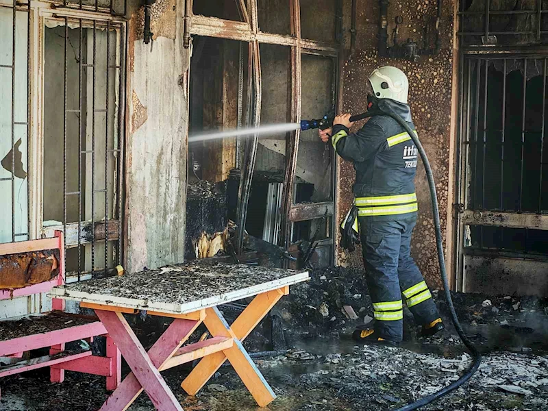 TEKİRDAĞ’DA DEPO YANGINI