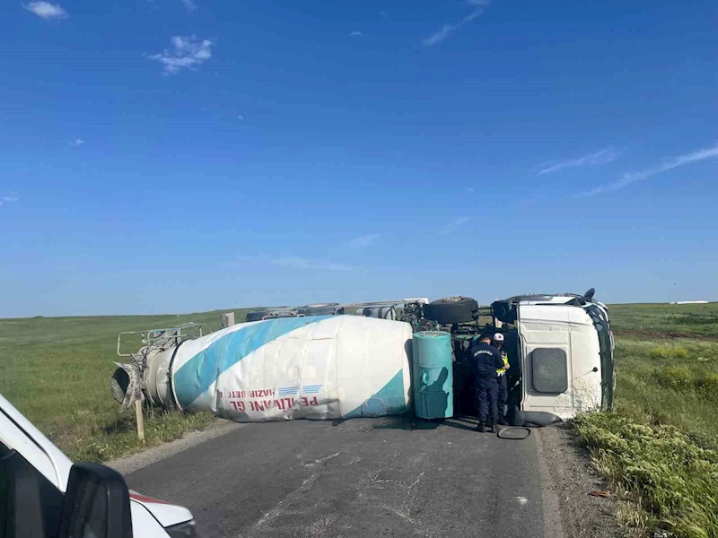 ERGENE’DE BETON MİKSERİ DEVRİLDİ: 1 YARALI