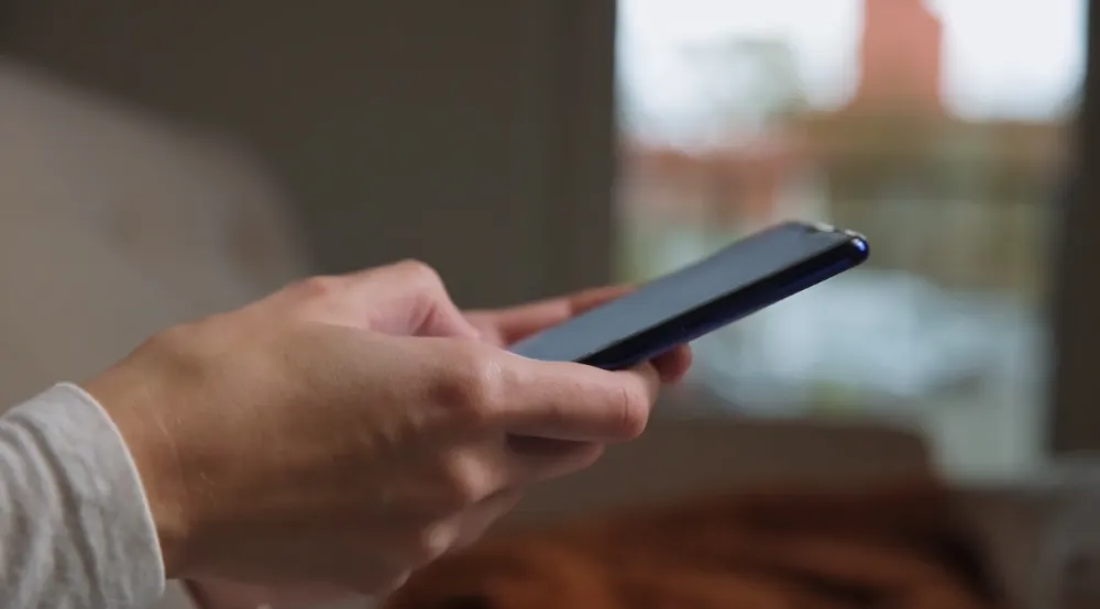 GÜNDE ORTALAMA 2 SAAT 43 DAKİKA SOSYAL MEDYADA GEÇİYOR