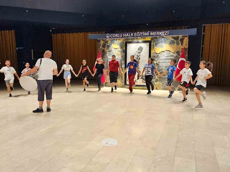 ÇORLU MELAHAT KOZAR İLKOKULU HALK OYUNLARI EKİBİ BÖLGE ŞAMPİYONU