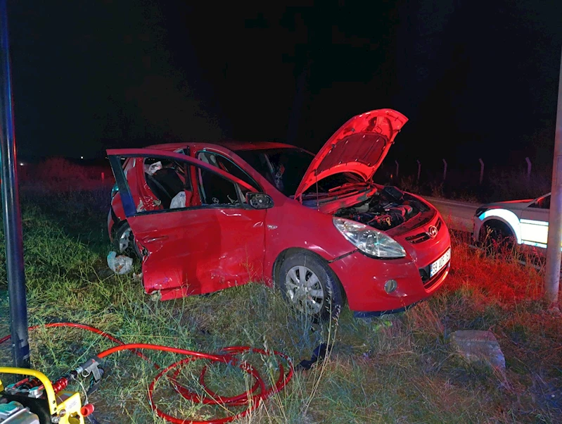 ALKOL VE IŞIK İHLALİ KAZAYI BERABERİNDE GETİRDİ: 2 YARALI