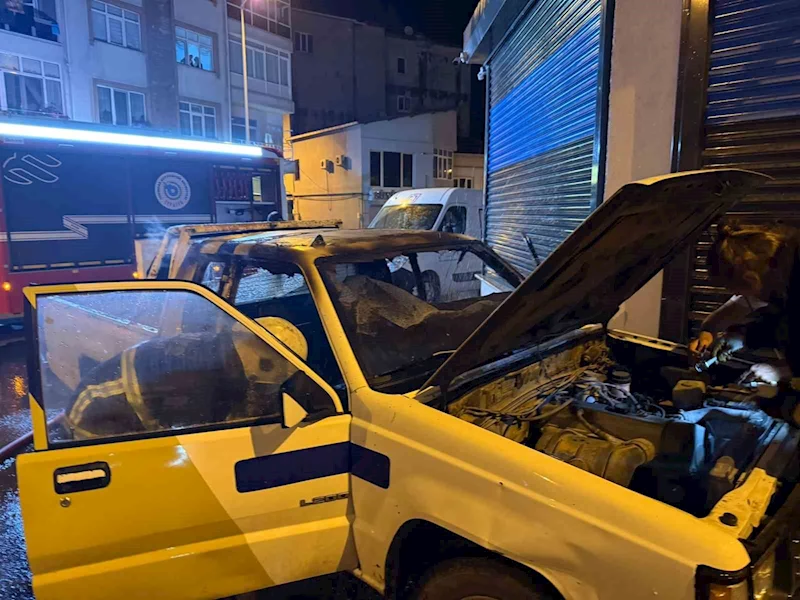 PARK HALİNDEKİ KAMYONET ALEV ALDI