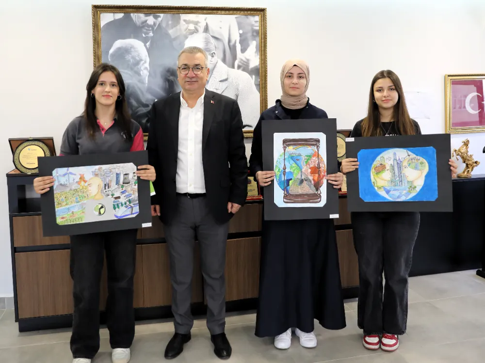RESİM YARIŞMASINDA DERECEYE GİREN ÖĞRENCİLERE ÖDÜLLERİ VERİLDİ