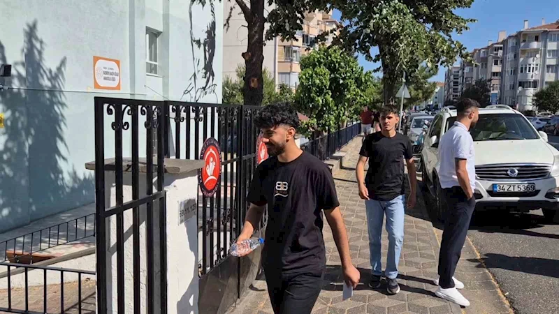 SINAVA SON DAKİKA KOŞARAK YETİŞTİLER