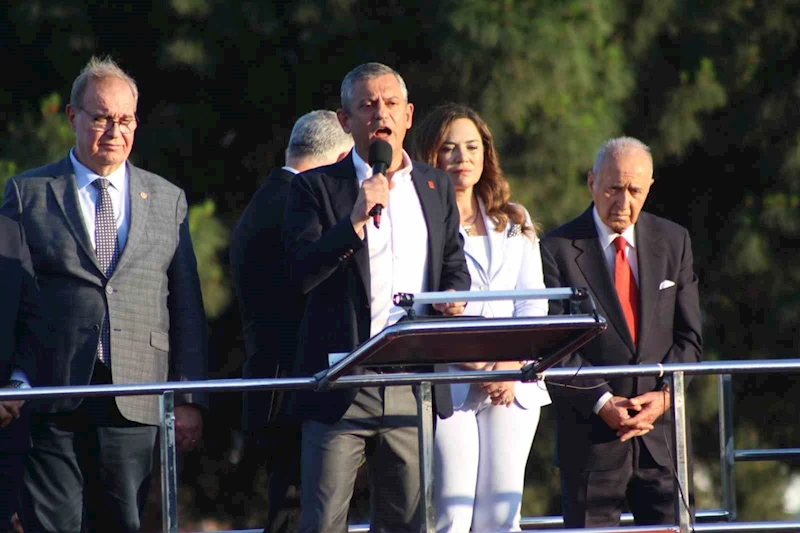 CHP GENEL BAŞKANI ÖZEL, TEKİRDAĞ’DA PARTİLİLERE SESLENDİ