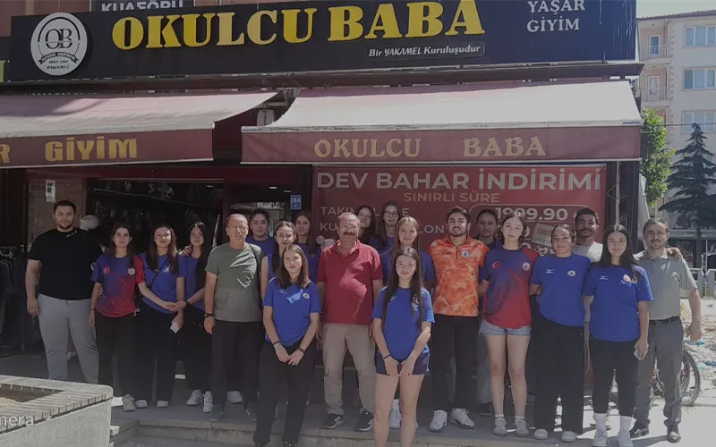 OKULCU BABA VOLEYBOLCU KIZLARA SPONSOR OLDU