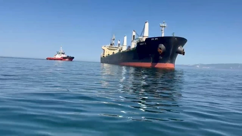 KARAYA OTURAN GEMİYLE İLGİLİ TEKNİK ÇALIŞMALAR SÜRÜYOR