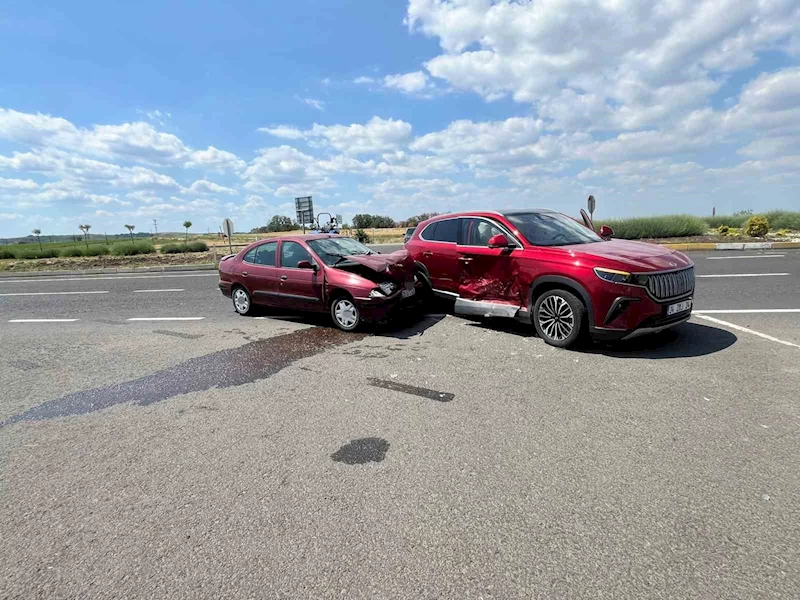 MURATLI’DA TRAFİK KAZASI: 3 YARALI