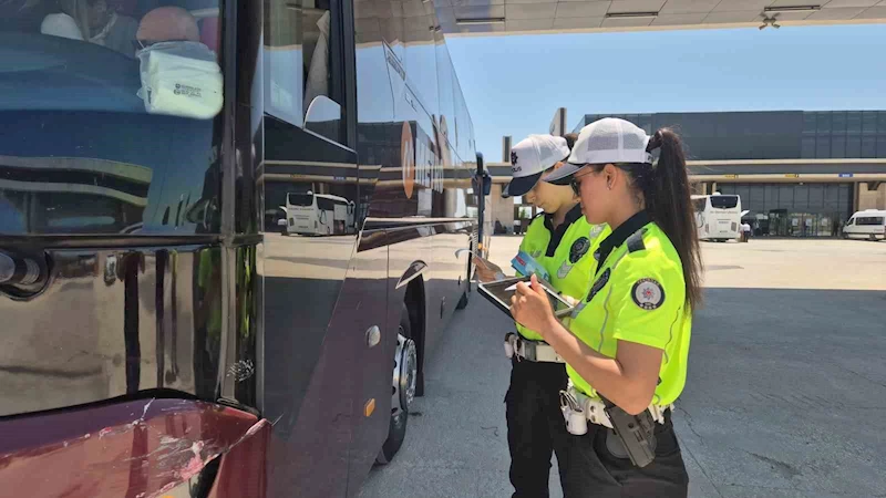 TEKİRDAĞ OTOGARI’NDA BAYRAM ÖNCESİ YOLCU VE ŞOFÖRLERE TRAFİK UYARISI YAPILDI