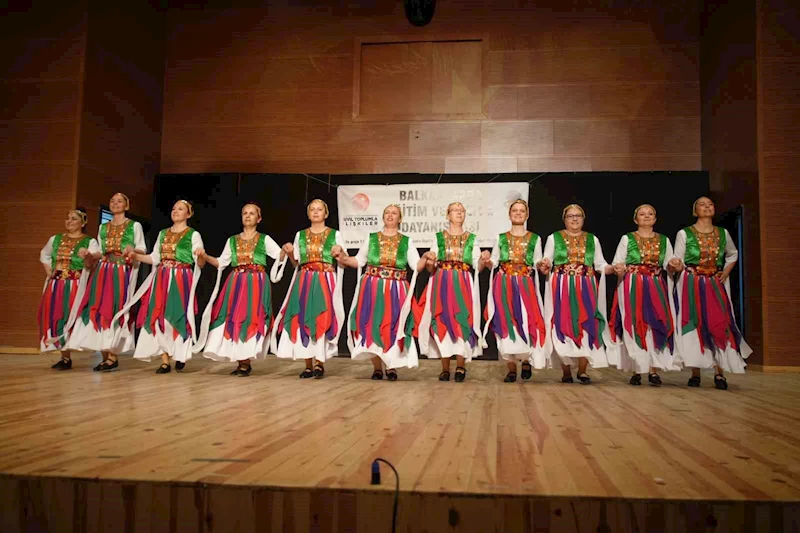 EDİRNE’DE KOMŞU ÜLKELERİN KATILDIĞI ETKİNLİKTE RENKLİ GÖRÜNTÜLER OLUŞTU