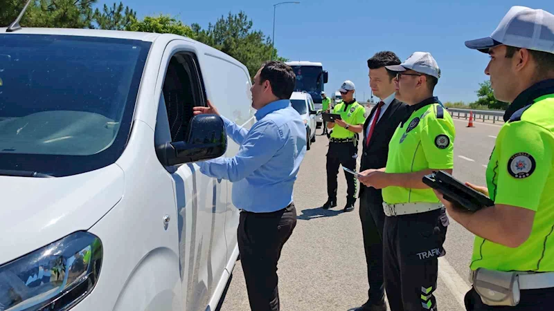 KAYMAKAM KAYKAÇ’TAN TRAFİKTE HAYATİ UYARILAR: EMNİYET KEMERİ VE DİKKAT ŞART