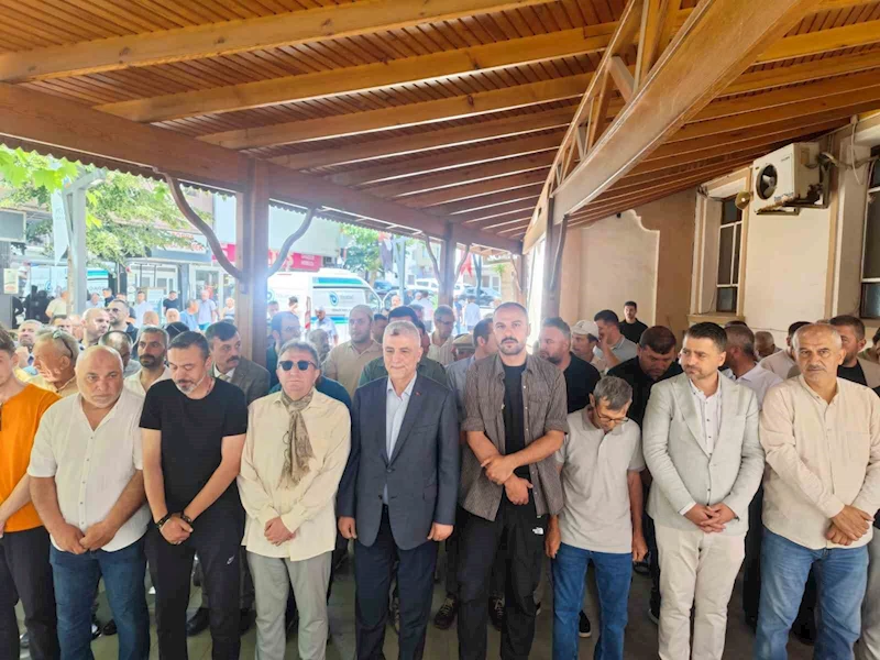 BAKAN BOLAT, EŞİNİN TEYZESİNİN CENAZE NAMAZINA KATILDI