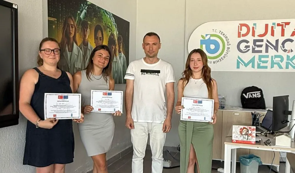 DİJİTAL GENÇLİK MERKEZİ’NDE GELECEĞE YATIRIM: E-TİCARET EĞİTİMİ BAŞARIYLA TAMAMLANDI