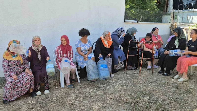 TEKİRDAĞ’DA ARITMA TESİSİNİN DİBİNDE SUSUZ KALAN HALK BİDONLARLA PROTESTO DÜZENLEDİ