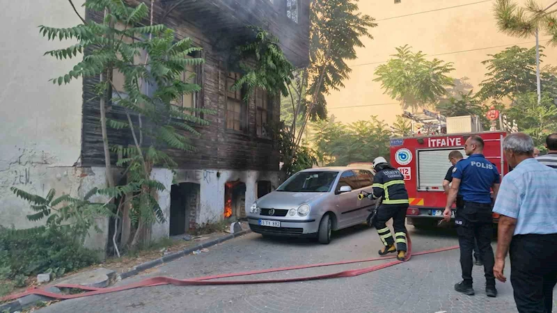 TEKİRDAĞ’DA METRUK BİNADA YANGIN