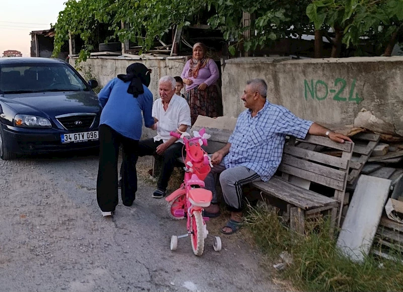 UNUTULAN GELENEK CANLANDI: KADIN MUHTAR, MAHALLELİYİ DAVUL-ZURNAYLA DÜĞÜNE DAVET ETTİ