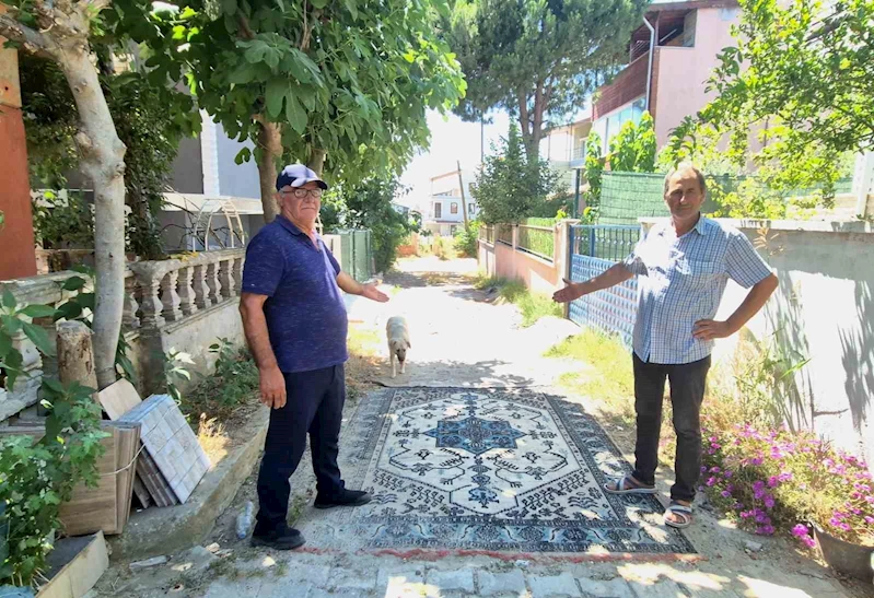 TEKİRDAĞ’DA BELEDİYE YOL YAPMAYINCA VATANDAŞ SOKAĞA HALI SERDİ
