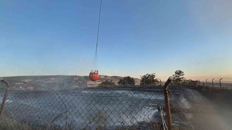 YANGINDA HELİKOPTER SUYU HAVUZDAN ALDI: ORMAN YANGININA MÜDAHALEDE ZAMANLA YARIŞ