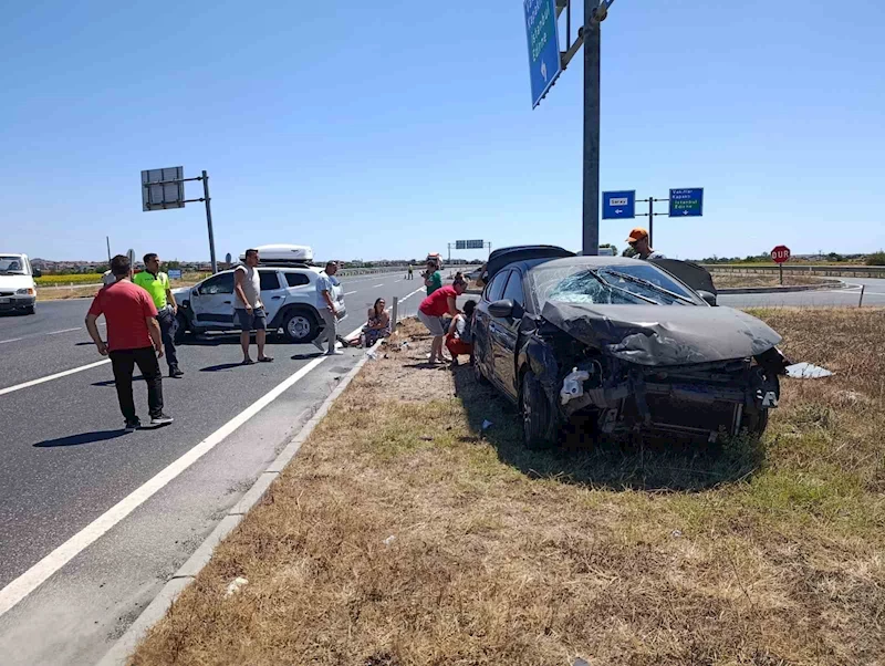 TEKİRDAĞ’DA IŞIK İHLALİ SONUCU TRAFİK KAZASI: 2’Sİ ÇOCUK, 9 YARALI