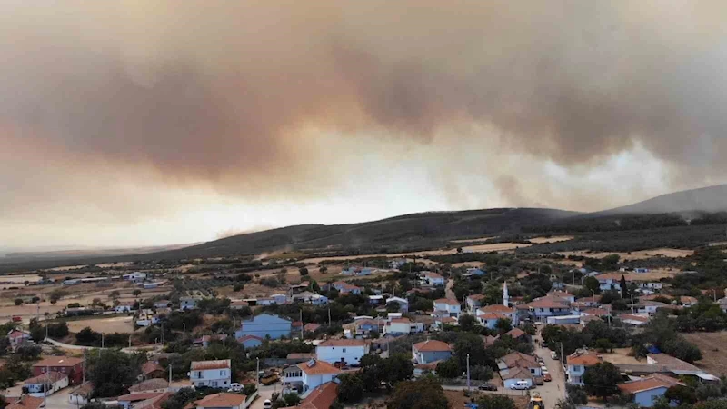 ORMAN YANGININDA YÜKSELEN DUMANLAR DRON İLE HAVADAN GÖRÜNTÜLENDİ