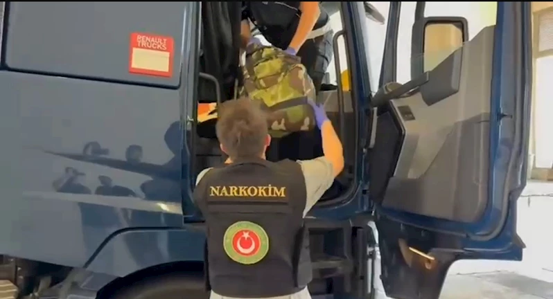 KAPIKULE’DE 26 KİLO SKUNK ELE GEÇİRİLDİ: 4 TUTUKLAMA