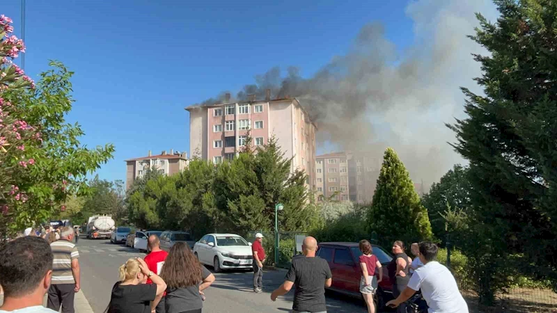 ÇORLU’DA APARTMAN ÇATISI ALEV ALEV YANDI
