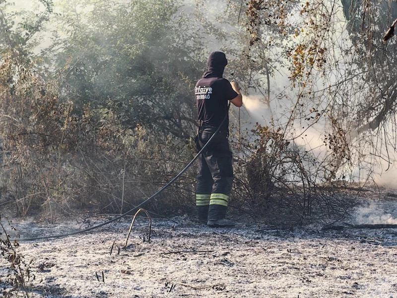 MALKARA’DA ORMANA SIÇRAYAN ANIZ YANGINI KONTROL ALTINA ALINDI