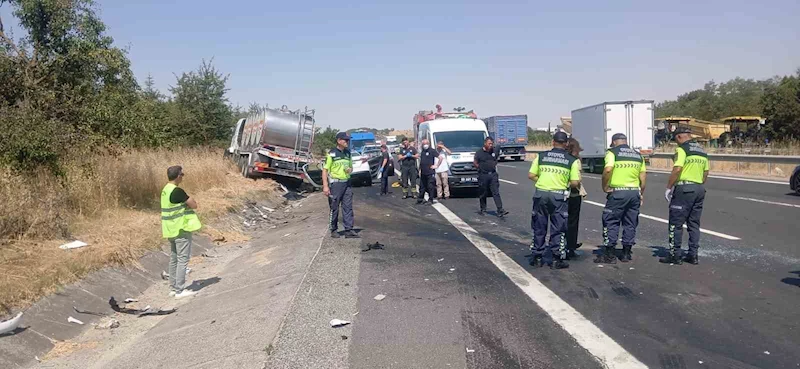 TEKİRDAĞ’DA SÜT KAMYONU İLE OTOMOBİL ÇARPIŞTI: 4 KİŞİ HAYATINI KAYBETTİ