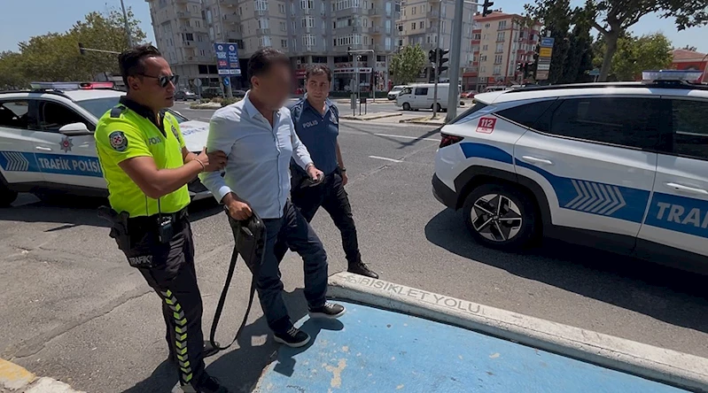 TEKİRDAĞ’DA ARABASIYLA KALDIRIMDA İKİ KİŞİYE ÇARPAN ALKOLLÜ DOKTOR TUTUKLANDI