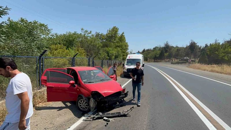 OTOMOBİL KIŞLA DUVARINA ÇARPTI: 1 YARALI