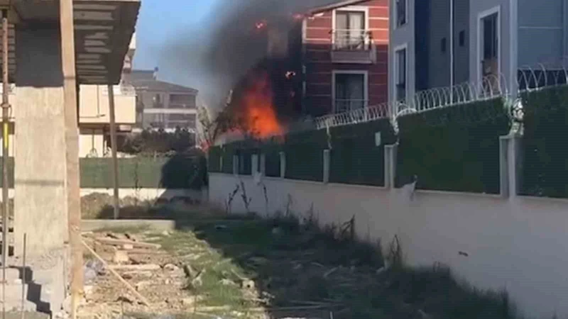 TEKİRDAĞ’DA EV YANGINI PANİĞE NEDEN OLDU