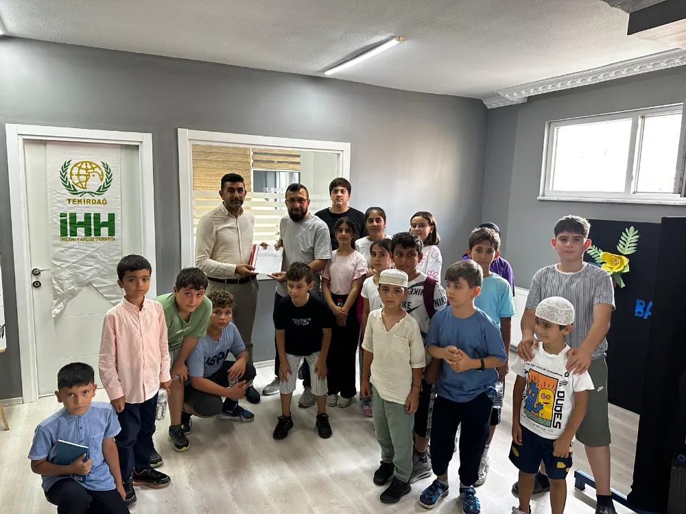 MİNİKLER FİLİSTİN İÇİN LİMONATA SATTI…