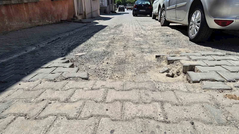 TEKİRDAĞ’DA SOKAKLAR KAZI ALANINA DÖNDÜ
