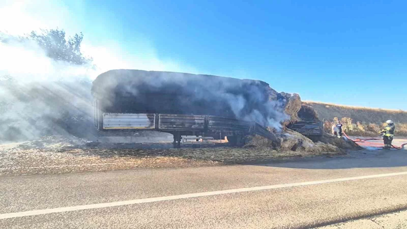 TEKİRDAĞ’DA YANAN ARAÇTAKİ ALEVLER ÖNCE TARLAYA, SONRA TIRA SIÇRADI