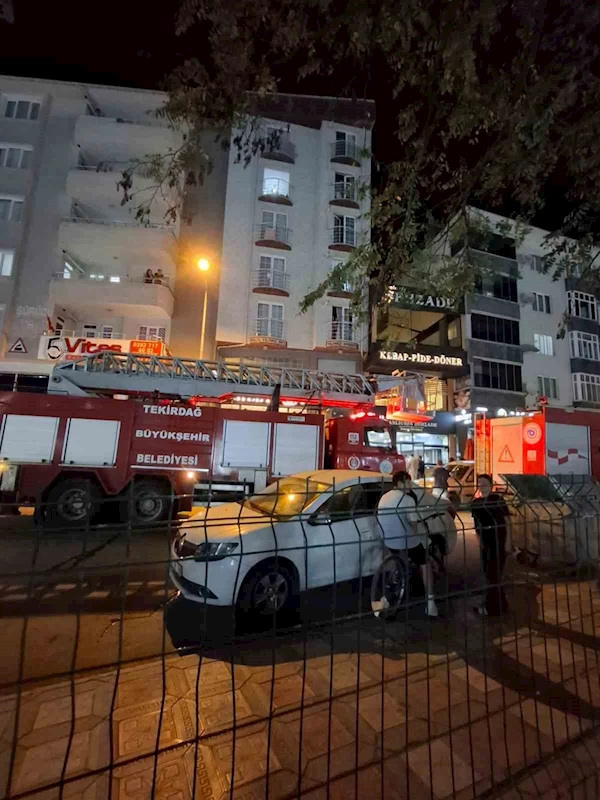 RESTORAN BACASINDA ÇIKAN YANGINI İTFAİYE EKİPLERİ SÖNDÜRDÜ