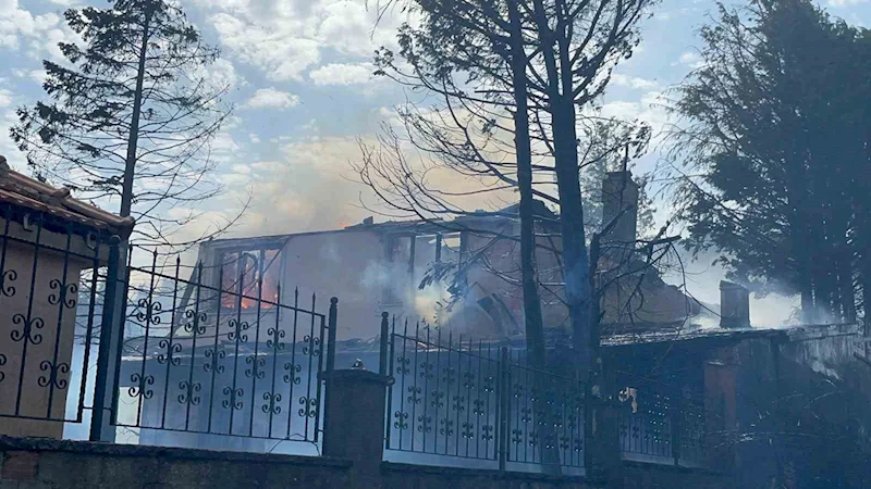 ÇORLU’DA KORKUTAN YANGIN: YERLEŞİM YERLERİNE SIÇRADI