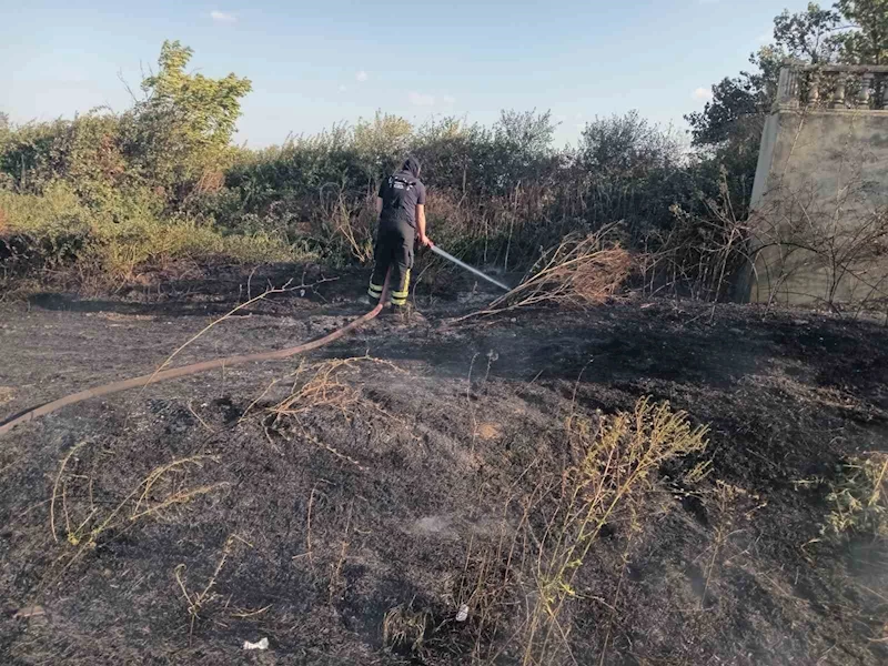 OTLUK ALANDA ÇIKAN YANGIN KORKUTTU