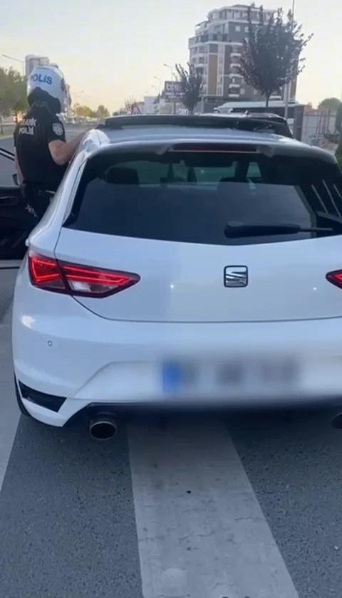 ÇORLU’DA ABARTI EGZOZ KULLANAN 4 ARAÇ TRAFİKTEN MEN EDİLDİ