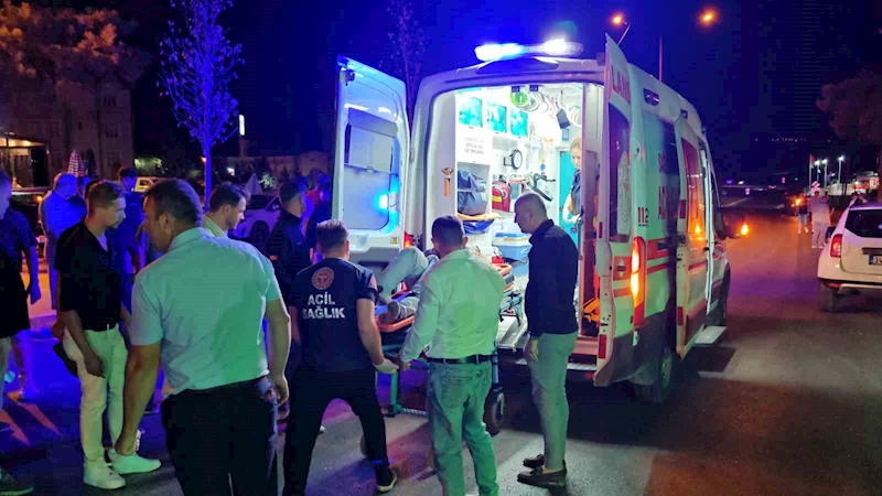 OTOMOBİLE ARKADAN ÇARPAN MOTOSİKLET SÜRÜCÜSÜ YARALANDI