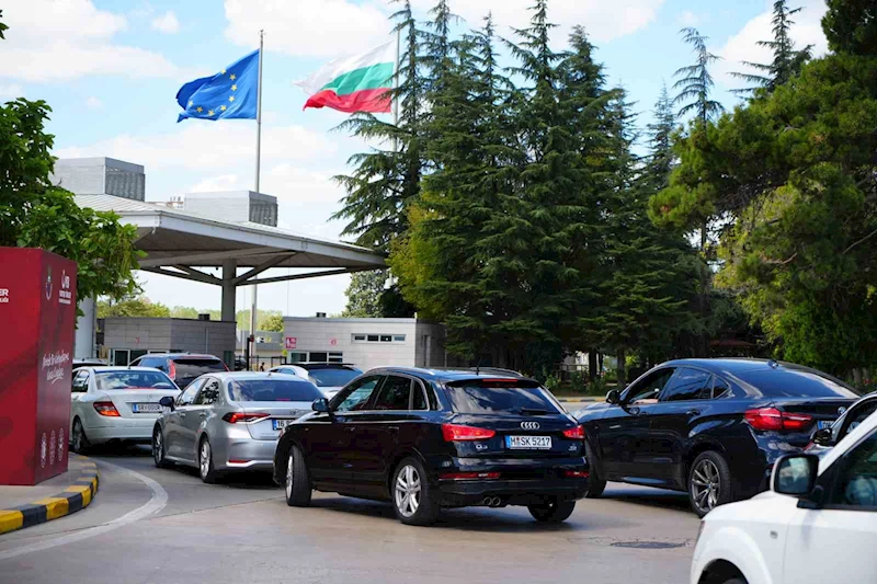 SINIR KAPILARINDAN 3 AYDA 4 MİLYON 96 BİN YOLCU GEÇİŞ YAPTI