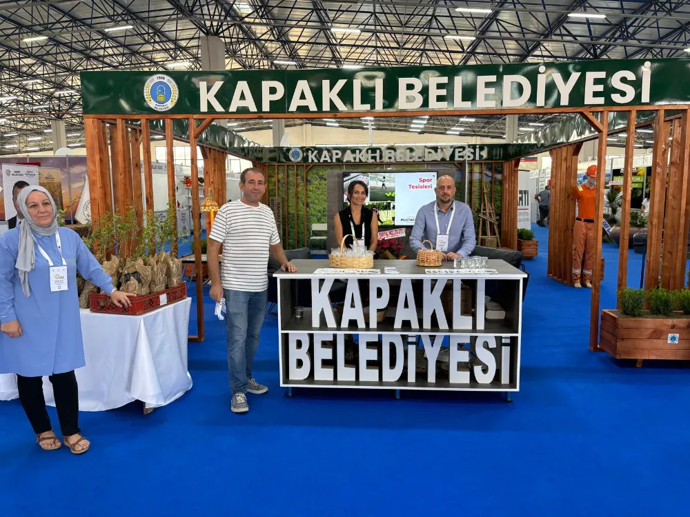 KAPAKLI BELEDİYESİ ÇEF 2025’TE FİDAN VE DEPREM DÜDÜĞÜ DAĞITTI