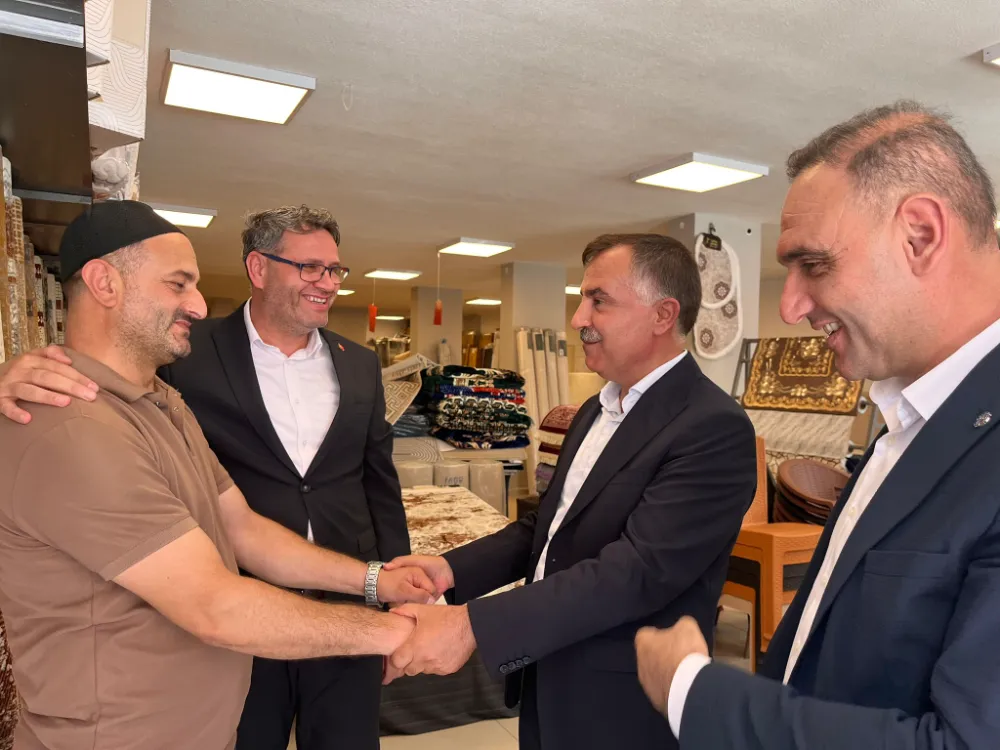 AK PARTİLİ ABBAS AYDIN, KIZILPINAR’DA ESNAFLA BULUŞTU