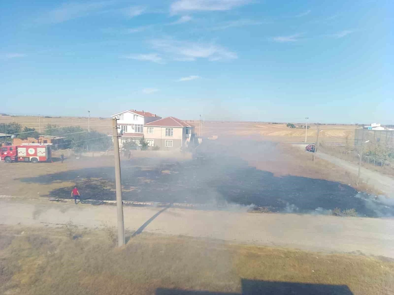 TEKİRDAĞ’DA OTLUK ALANDA YANGIN