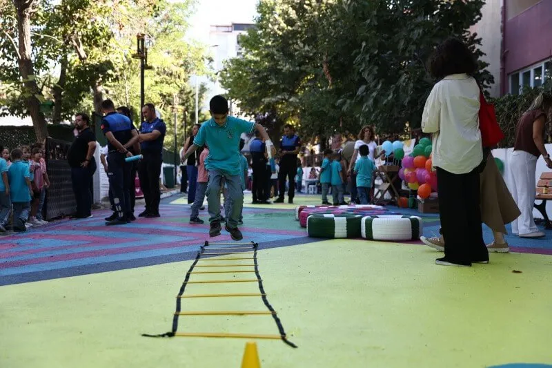 SOKAKLAR DÖNÜŞÜYOR PROJESİNİ 34. SOKAK’TA GERÇEKLEŞTİ