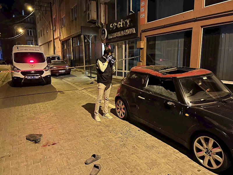 5. KATTAN DÜŞEN GENÇ ADAMI OTOMOBİL KURTARDI